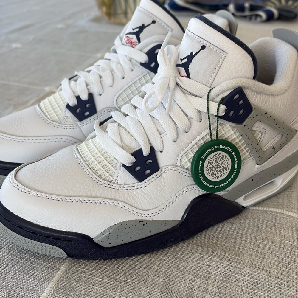Air Jordan Retro 4 - Midnight & White